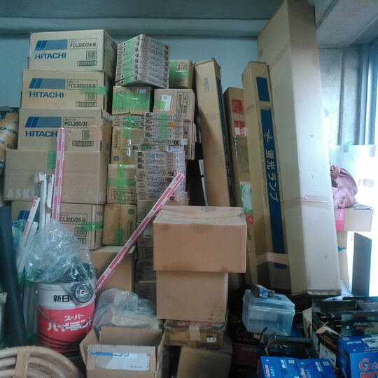 昇降機メンテナンス会社の倉庫